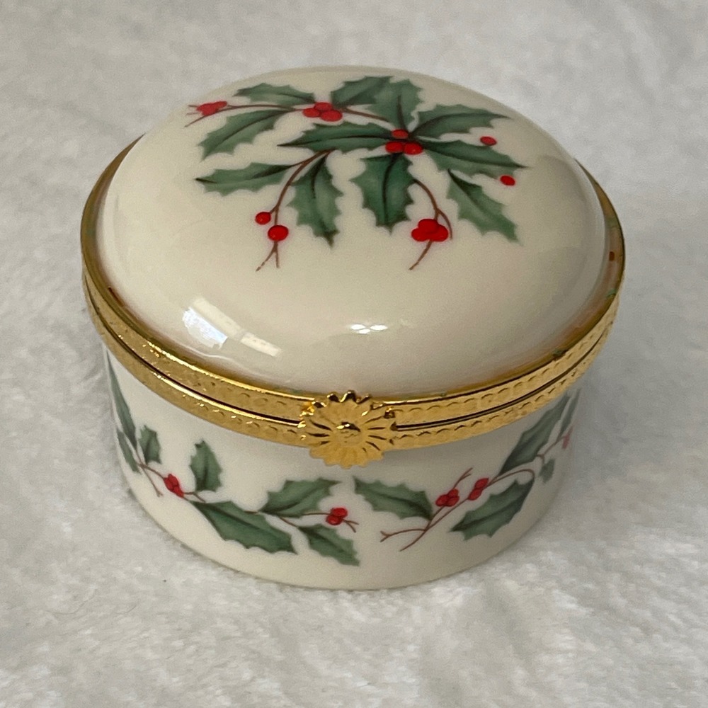 Lenox Holly Berry Trinket‎ Box Hinged Lid Porcelain Gold Trim Christmas Keepsake